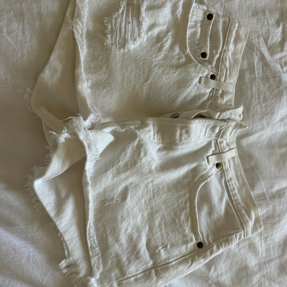 Levi's White Denim Jean Shorts - Size 29